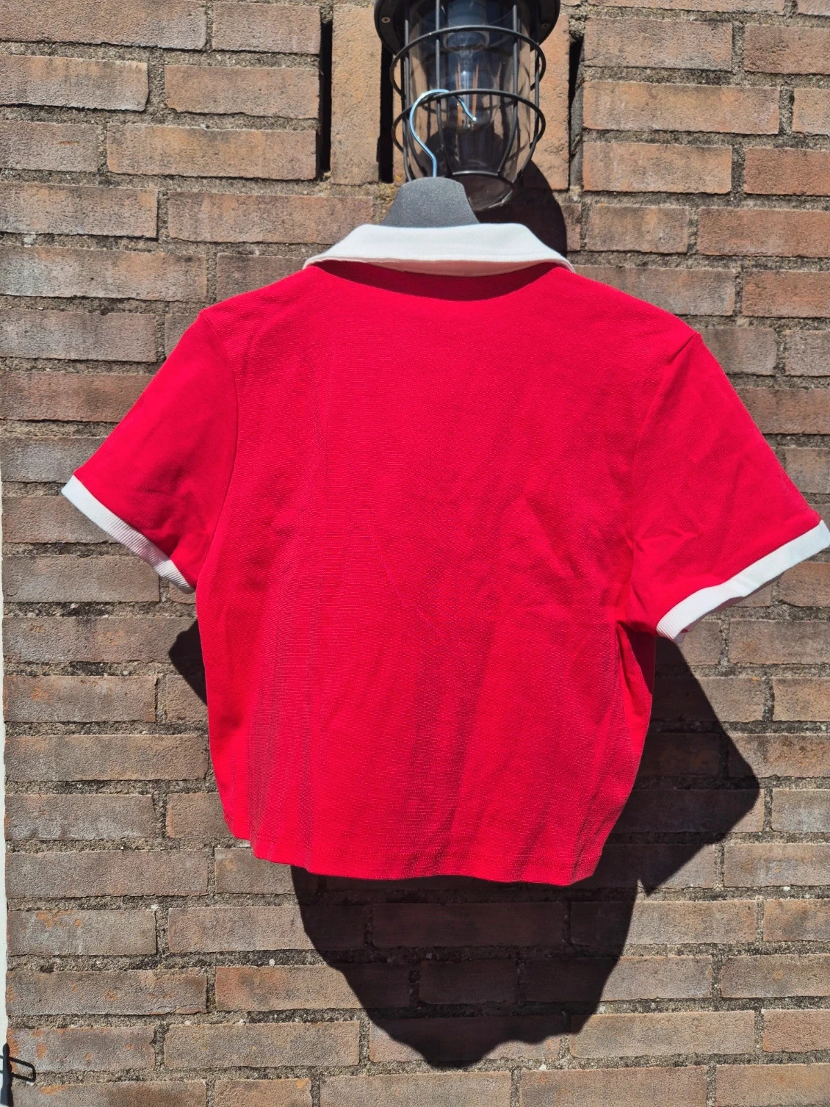 Rode cropped polo met witte kraag – maat XL – photo 3